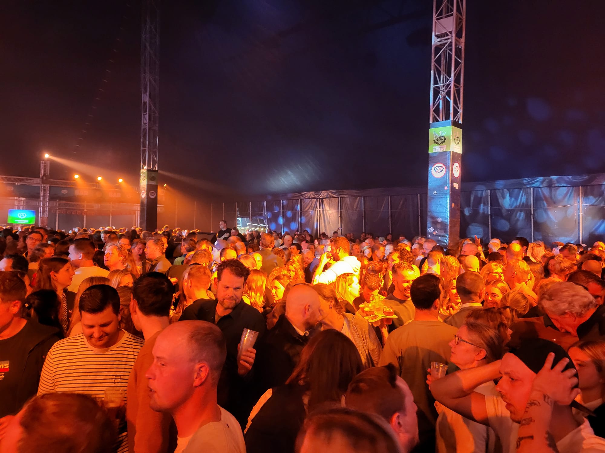 Feest in de UL tent