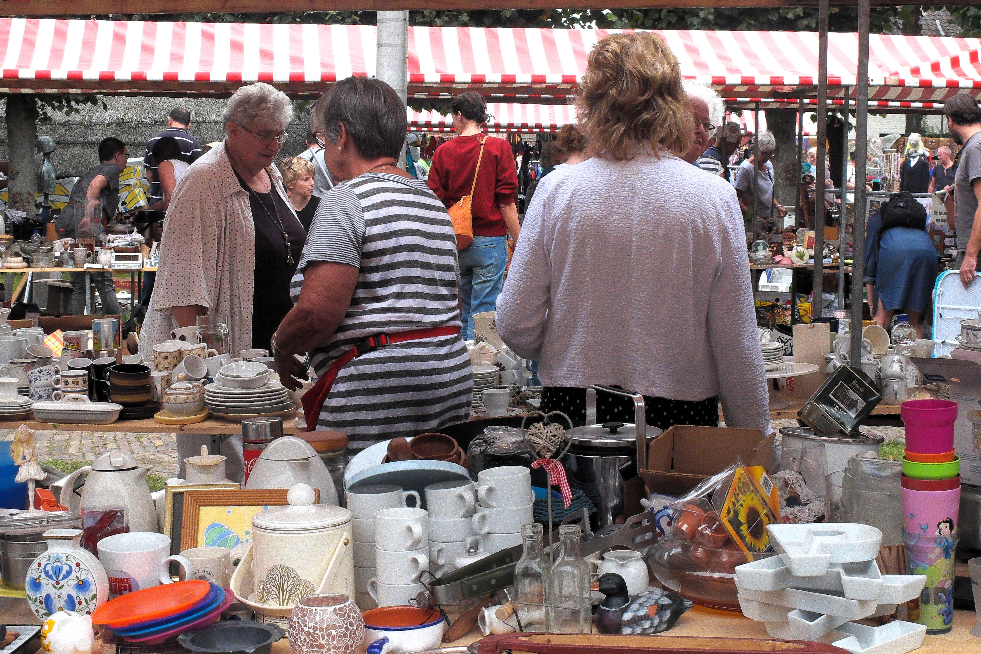Servieskraampje Vlooienmarkt