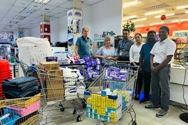 Volle winkelwagentjes