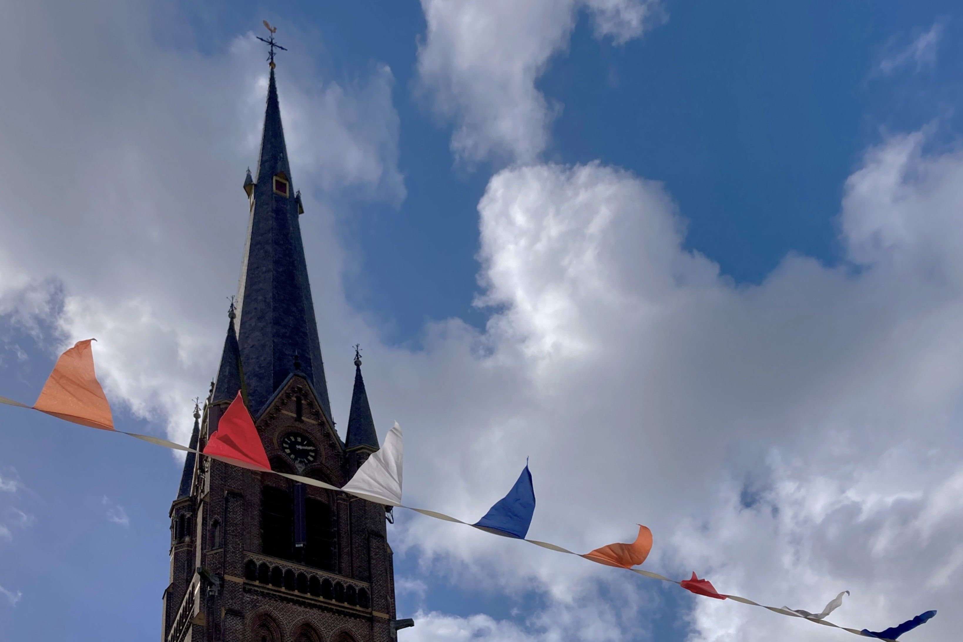 Vlaggenlijnen van Oranjevereniging Ulvenhout